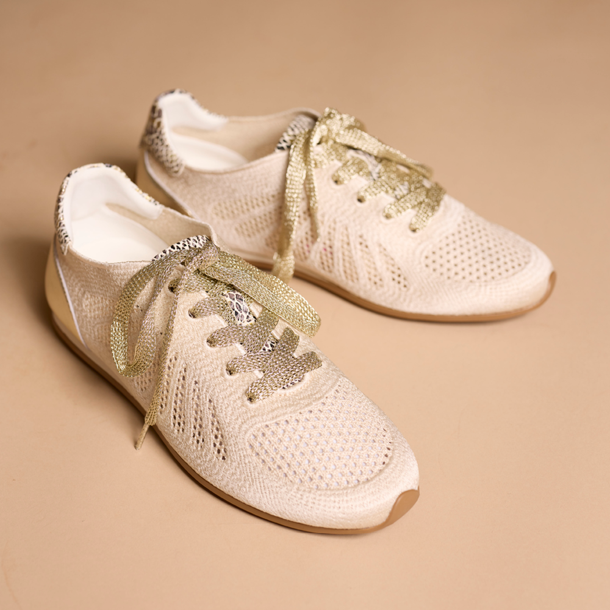 Hardrige, Adryl Beige