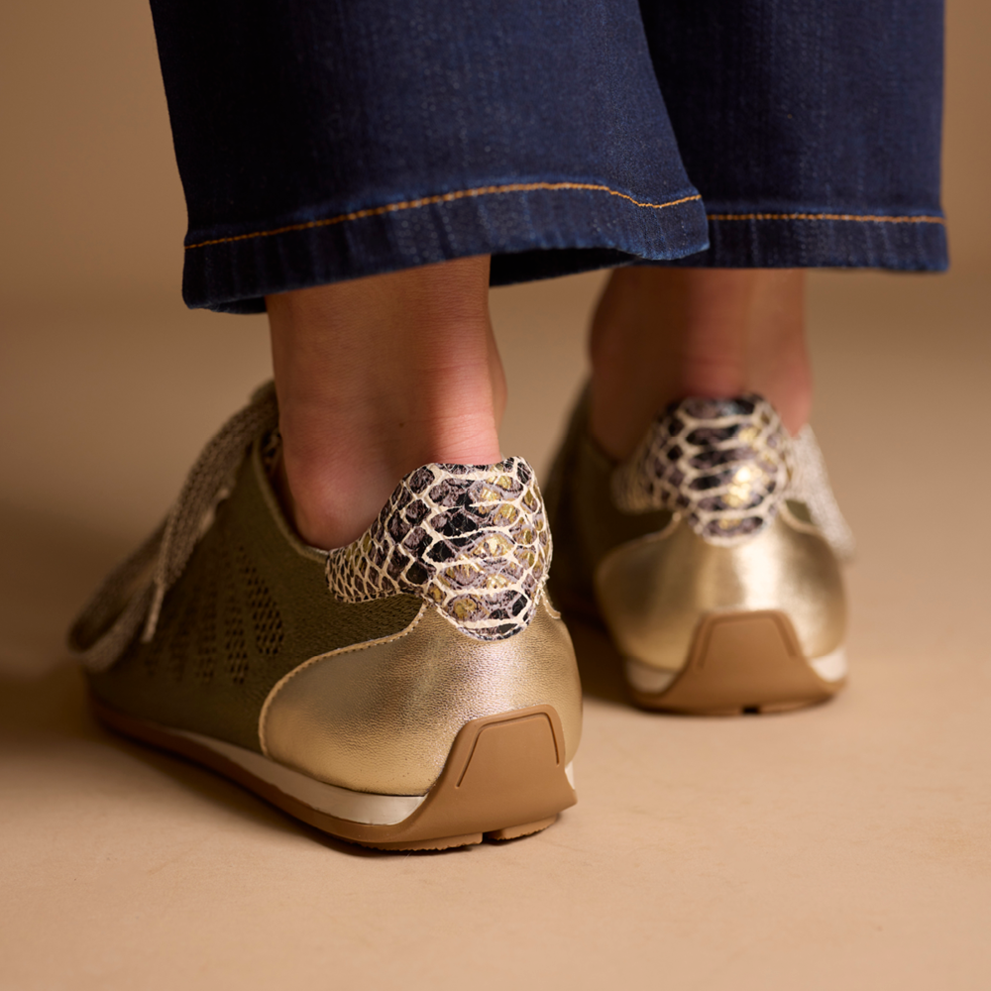 Hardrige, Adryl Kaki