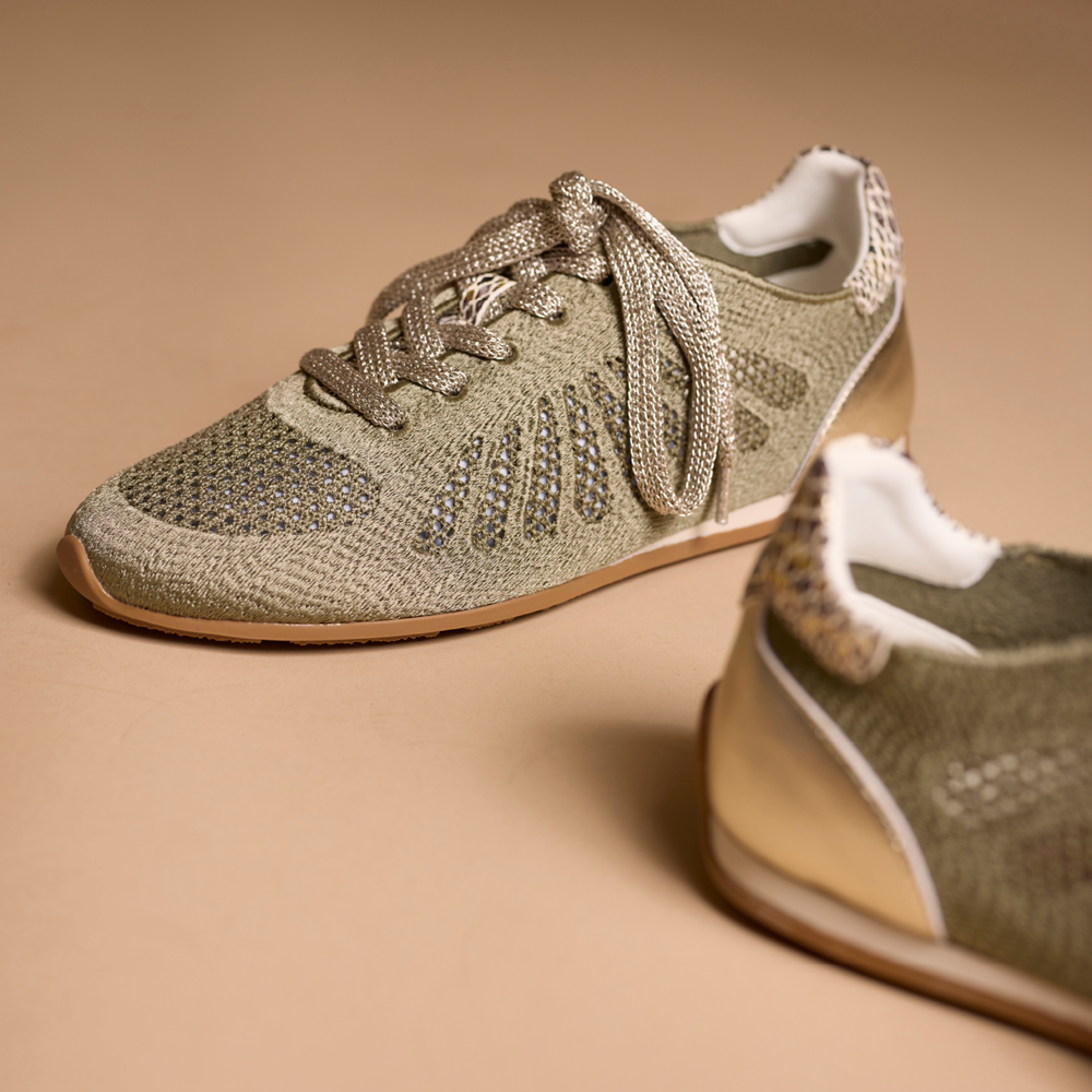 Hardrige, Adryl Kaki