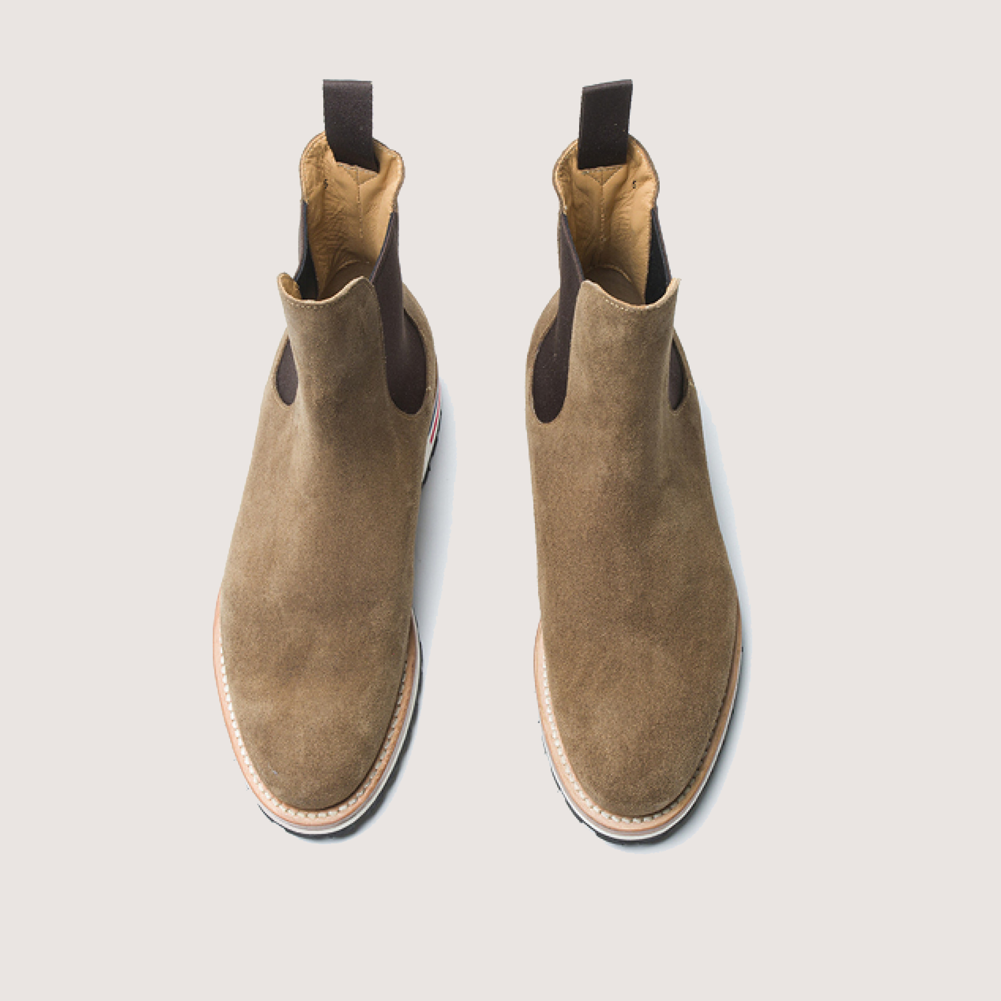 Hardrige, Sillans suède taupe BBR