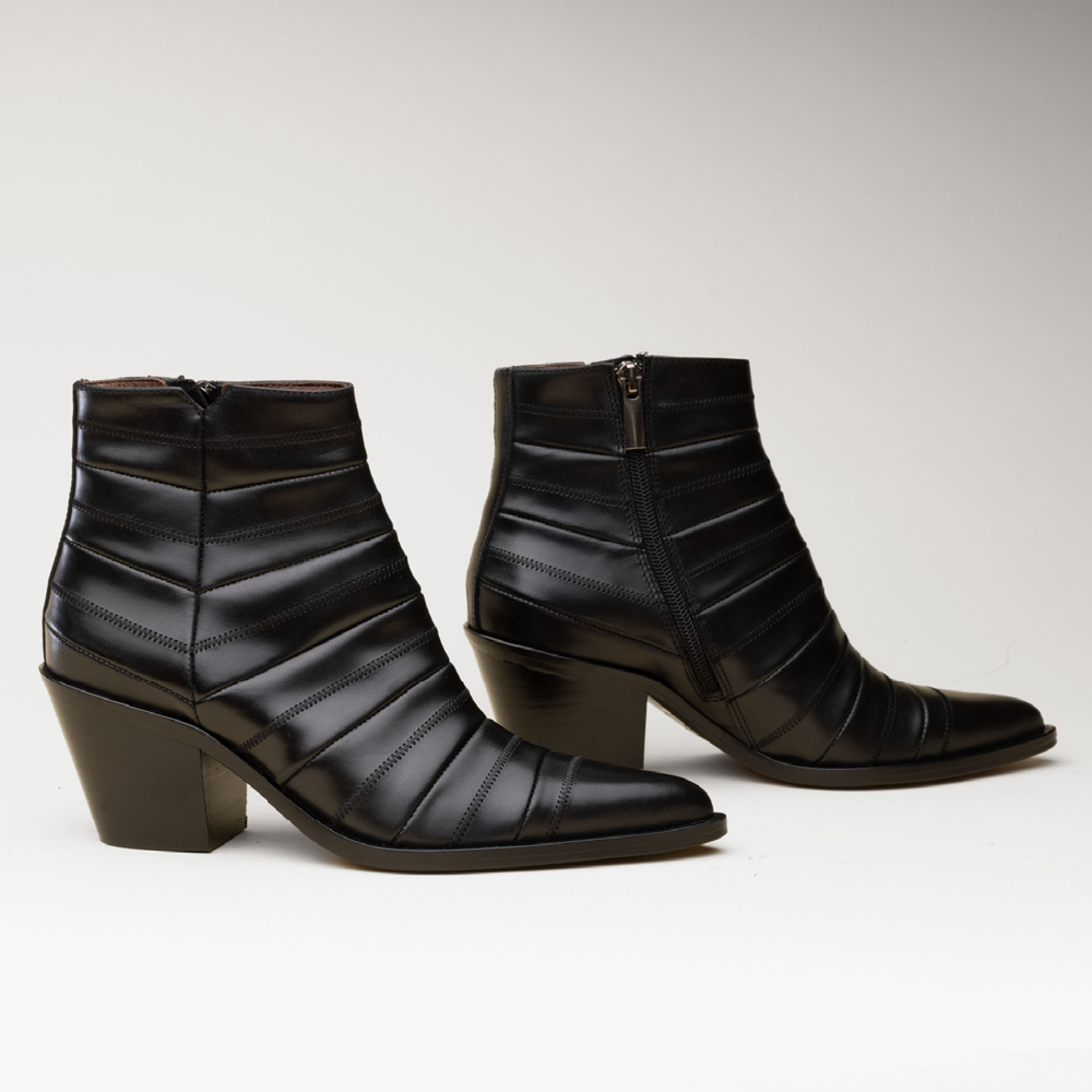 Hardrige, Amostria noir
