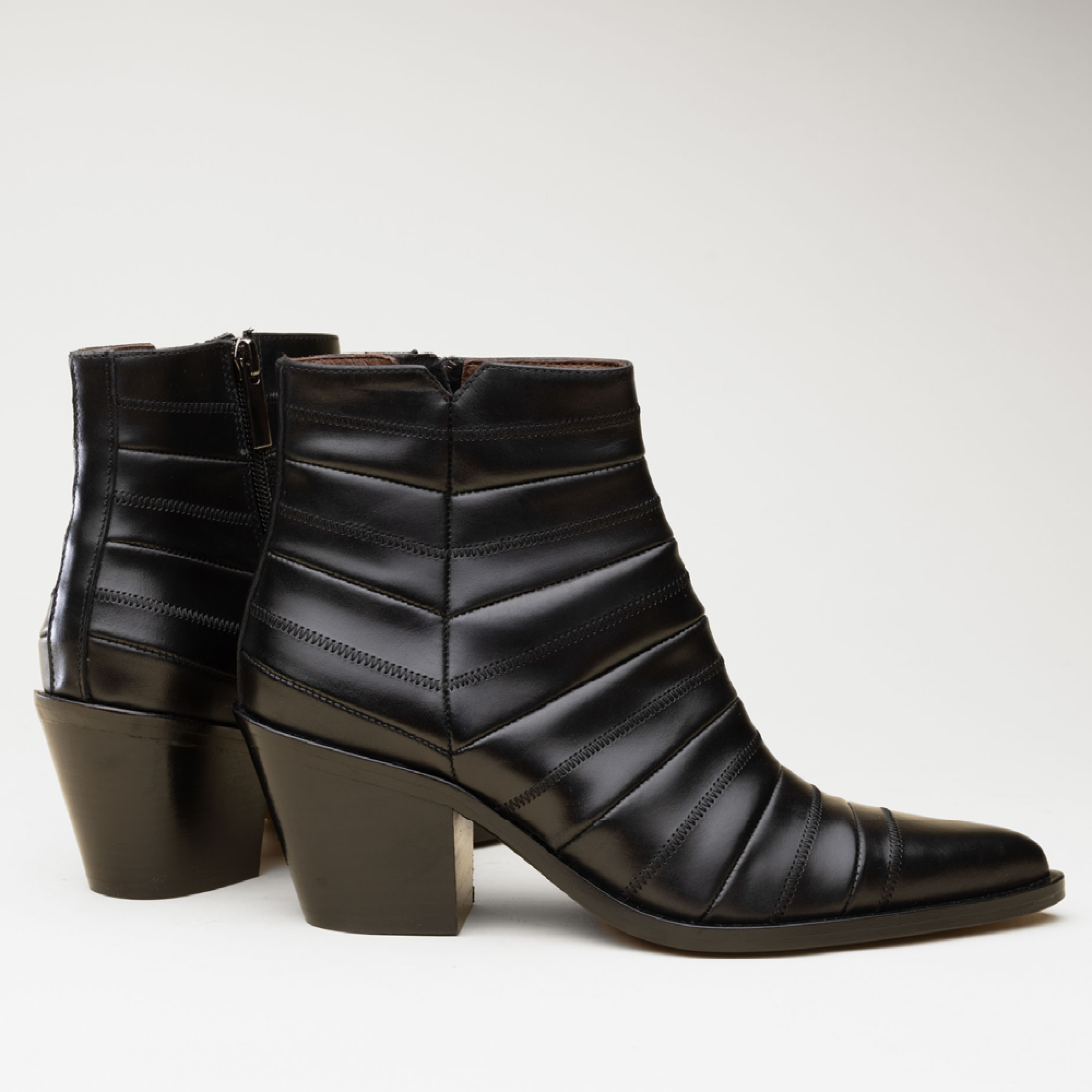 Hardrige, Amostria noir
