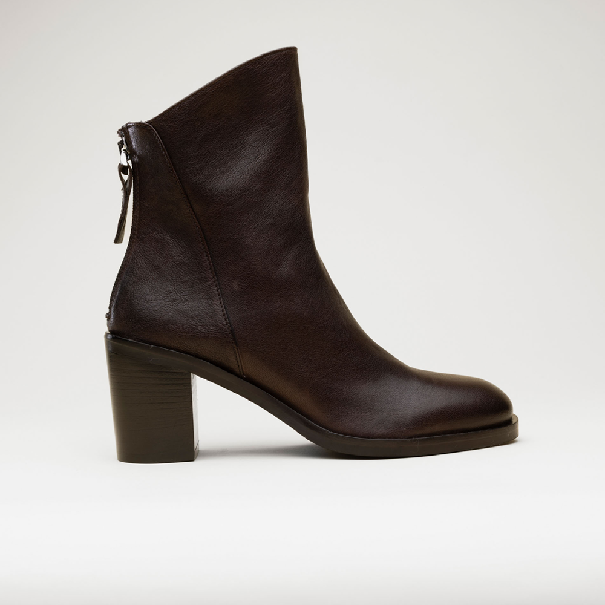 Hardrige, Romy Marron