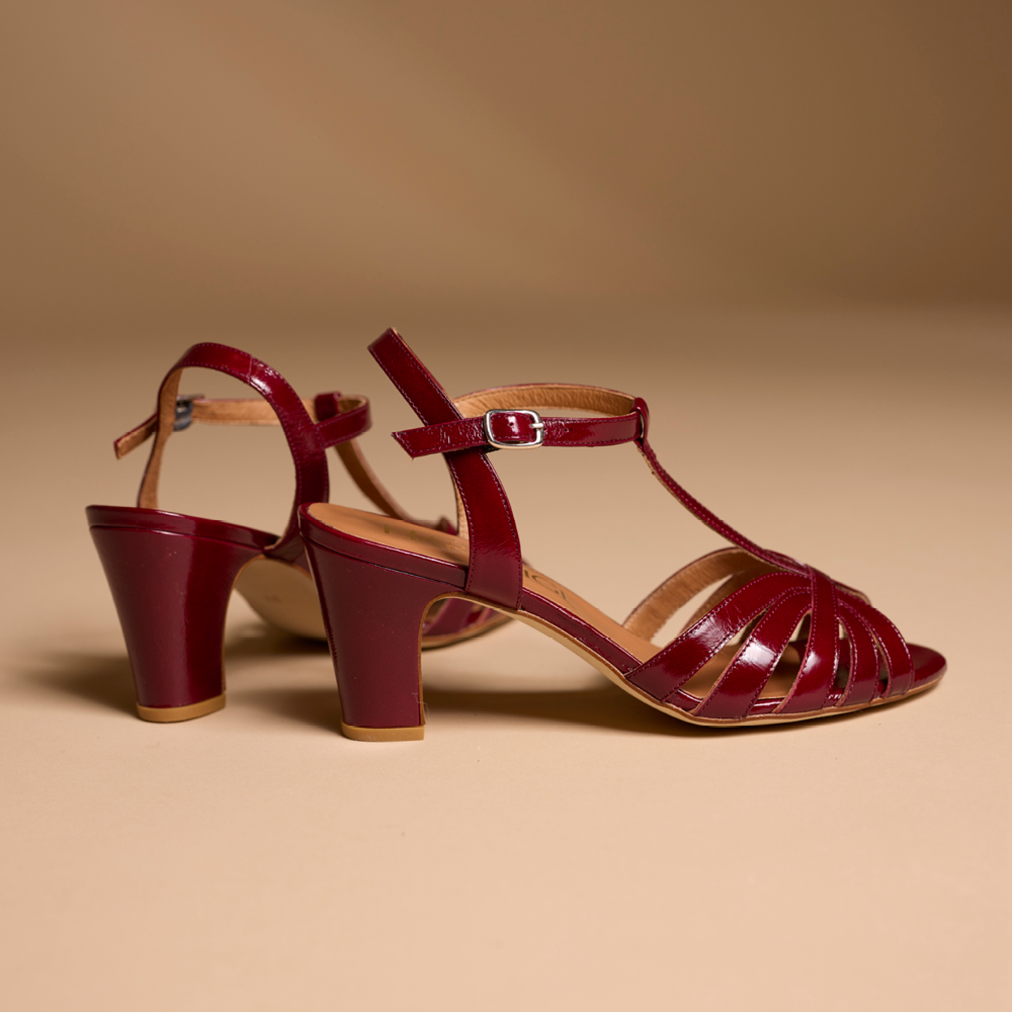 Hardrige, Samara Vernis bordeaux