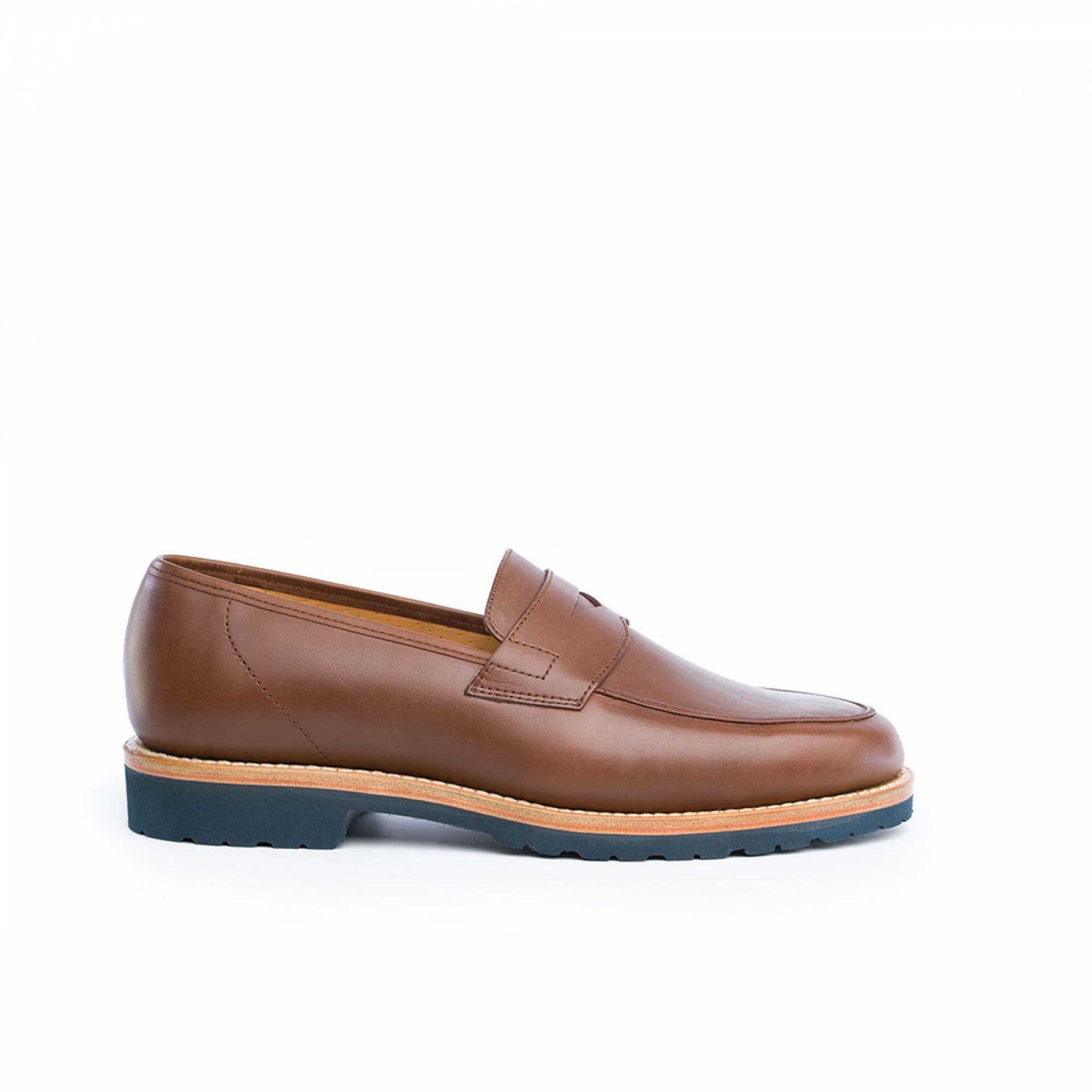 GOLD MOCASSIN WITH TASSELS main image 0
