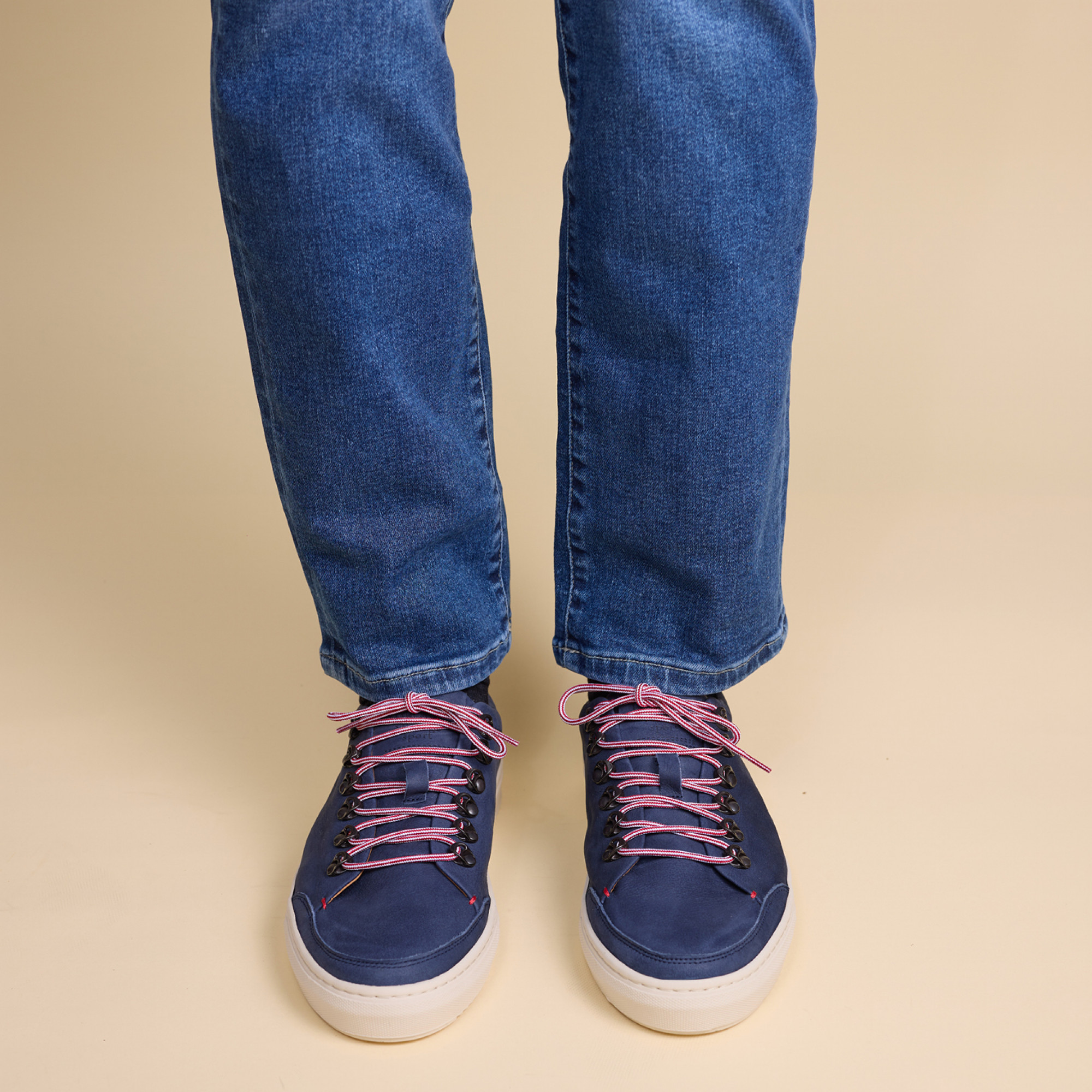 Hardrige, Roger Nubuck Navy