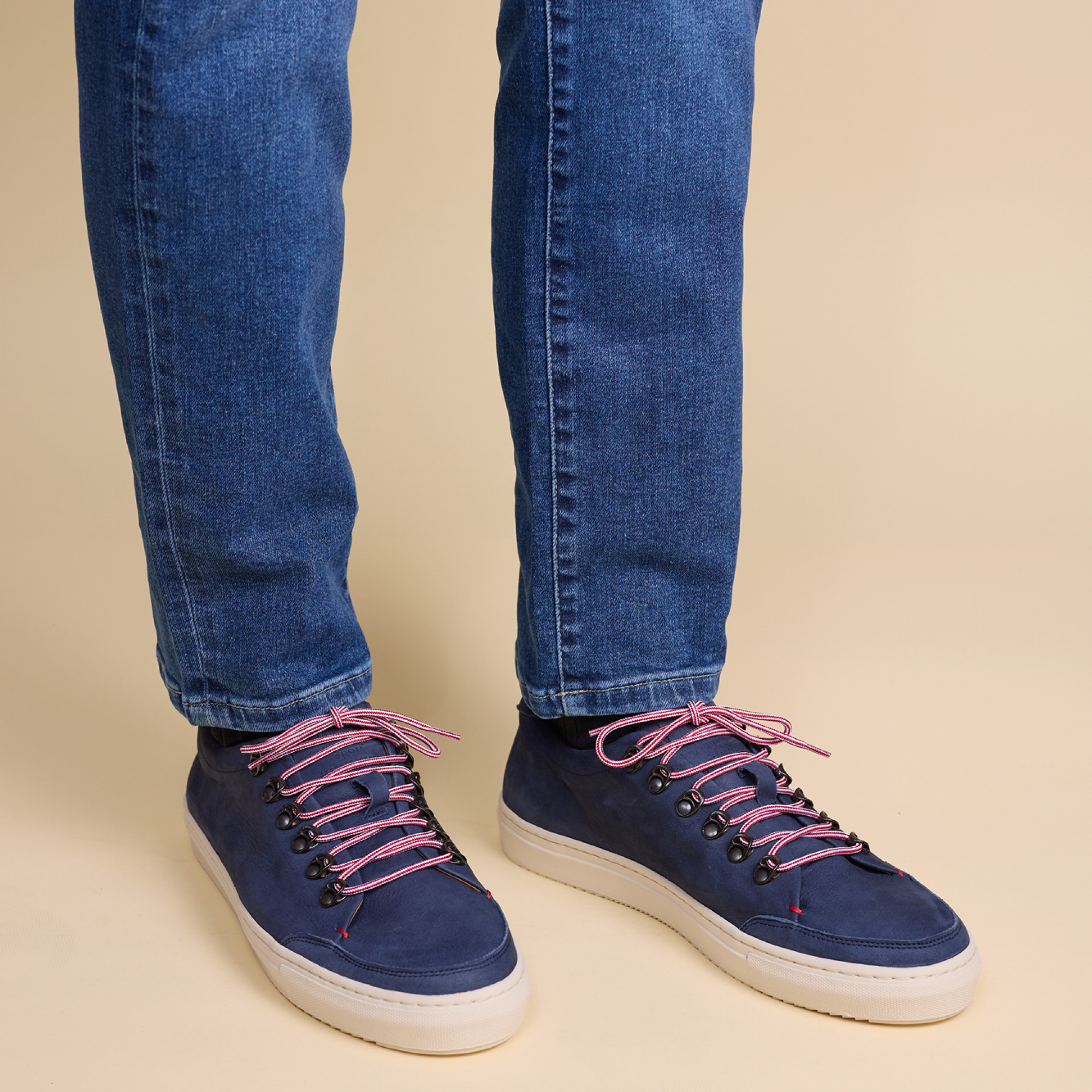 Hardrige, Roger Nubuck Navy