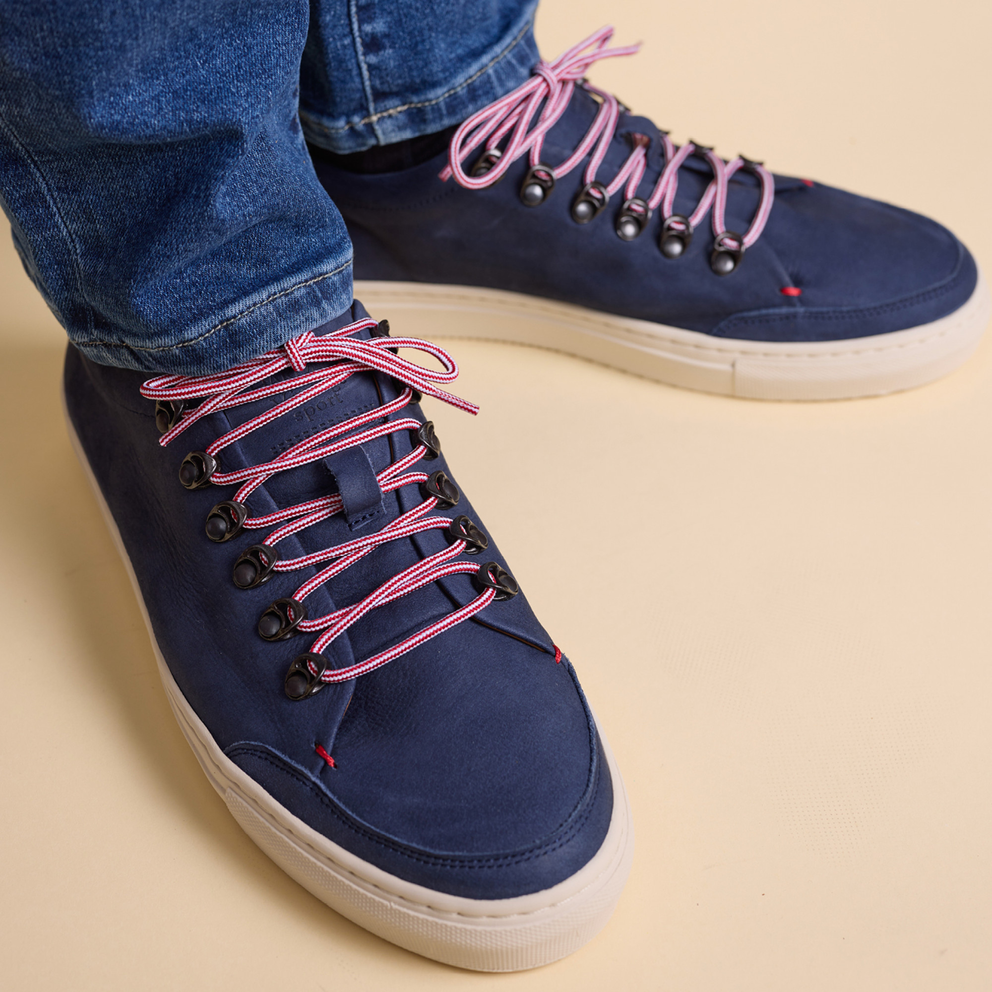 Hardrige, Roger Nubuck Navy