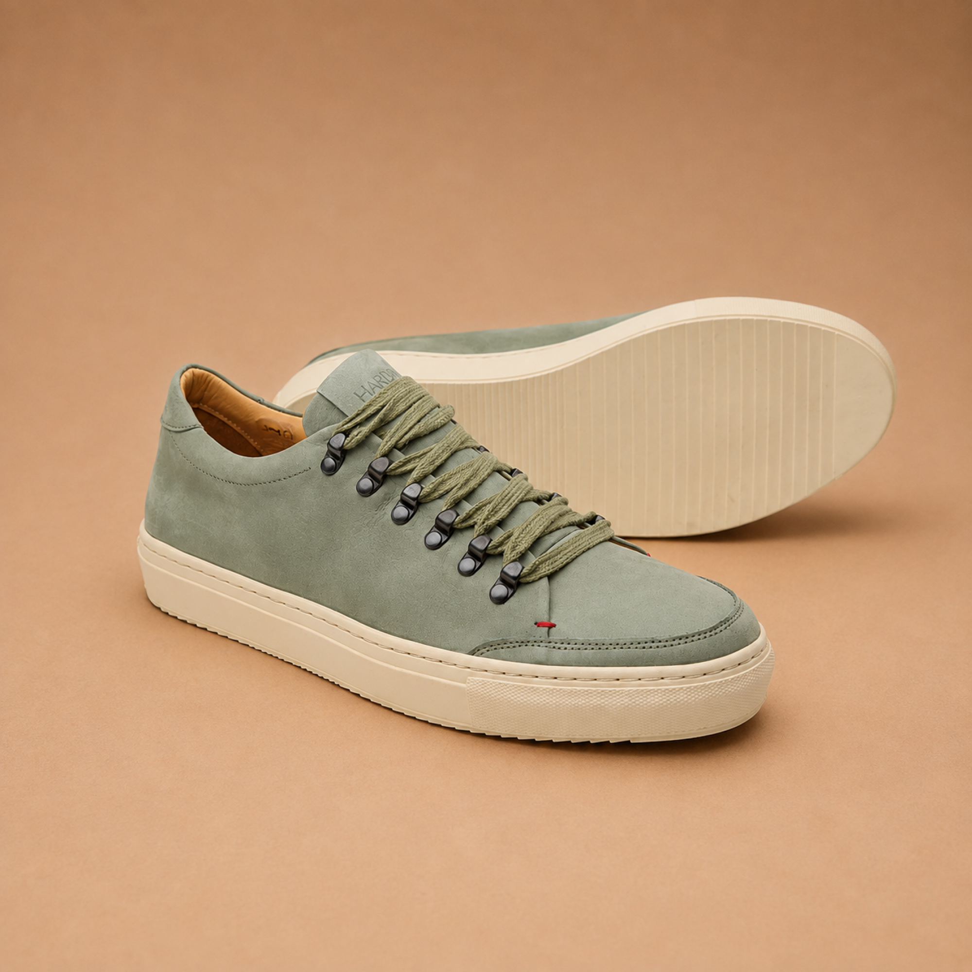 Hardrige, Roger Nubuck Kaki