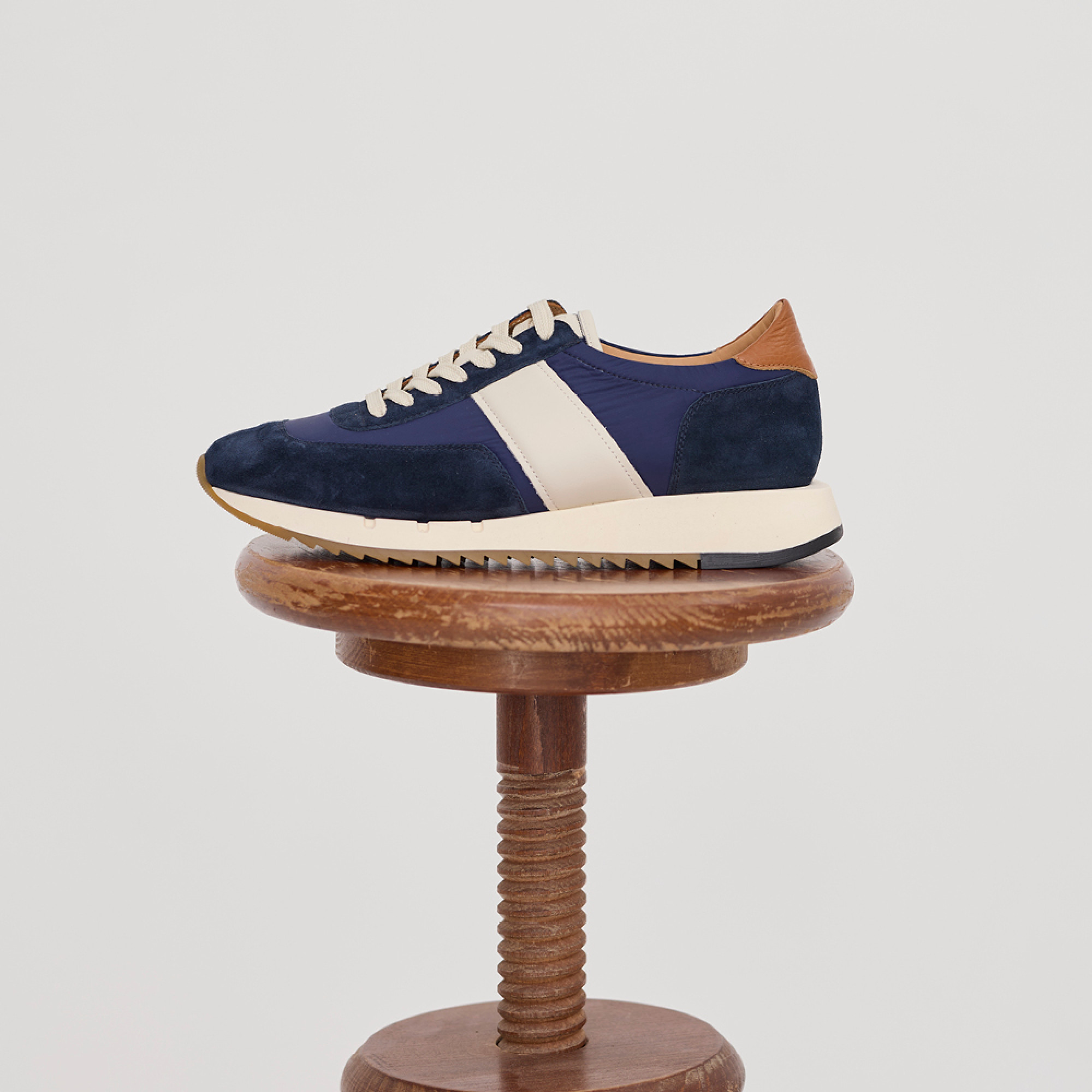 Hardrige, Lender Navy & Blanc