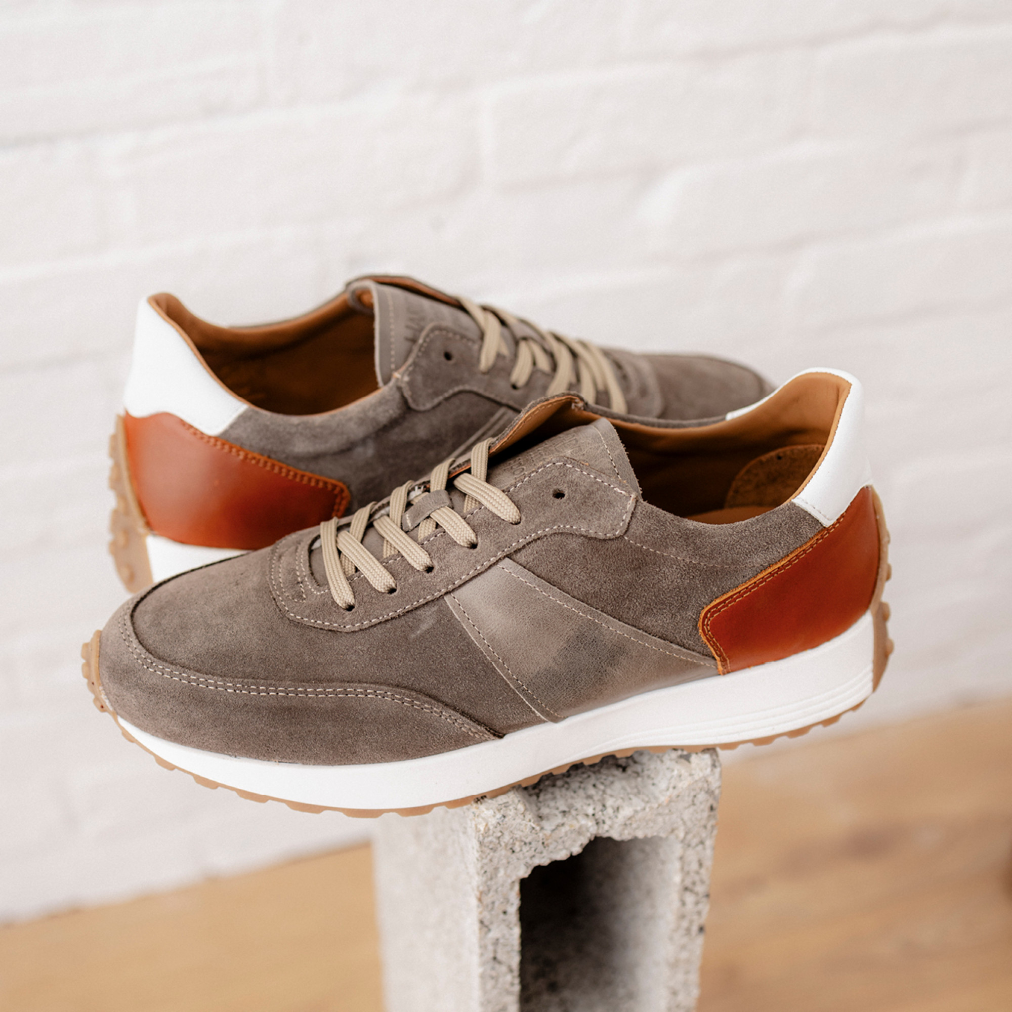 Hardrige, Taylor Taupe